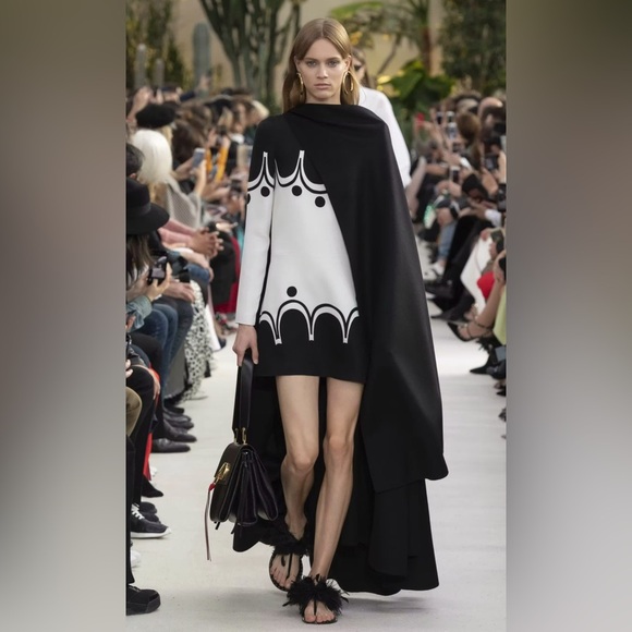 Valentino Garavani Couture Runway Black Feathered Sandals studded rockstud 39 - Picture 4 of 13